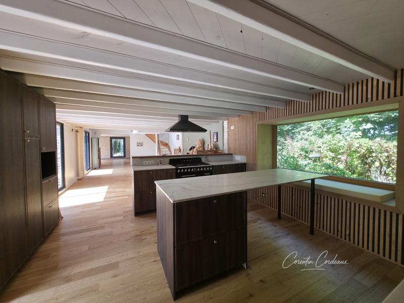 Propriété - 210 m² - 7 pièces