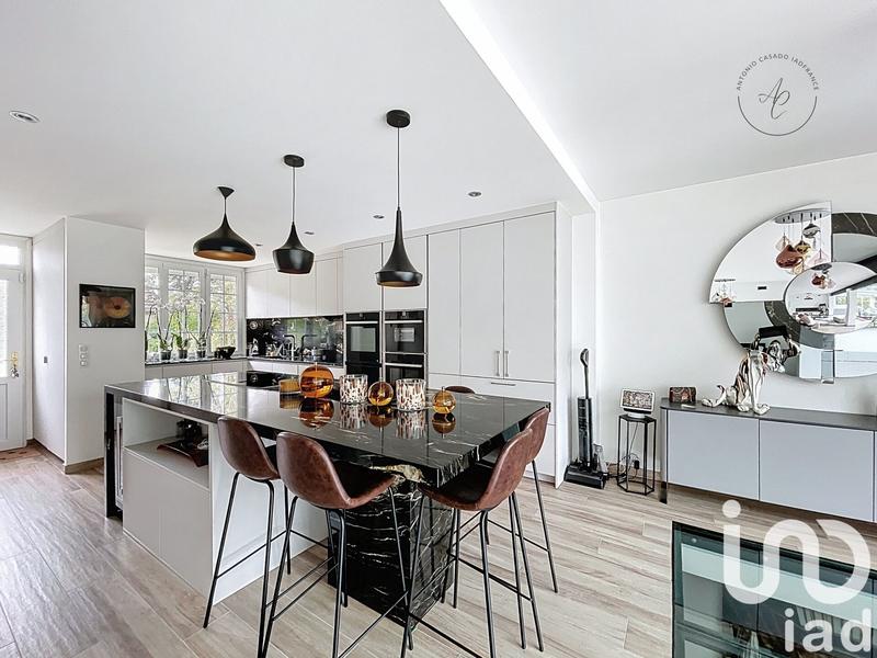 Maison - 225 m² - 7 pièces