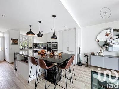 Maison - 225 m² - 7 pièces