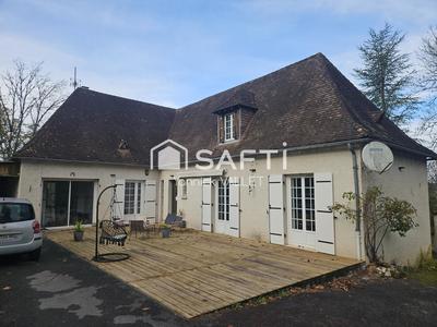 Maison - 137 m² - 8 pièces