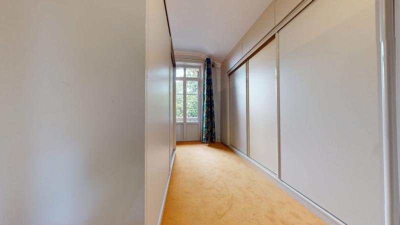 Maison traditionnelle - 350 m² - 12 pièces