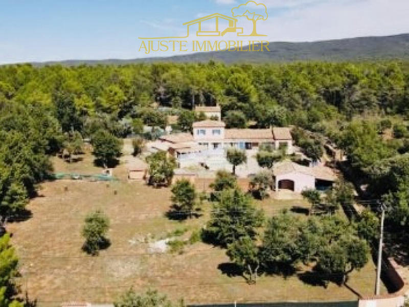 Maison - 310 m² - 10 pièces