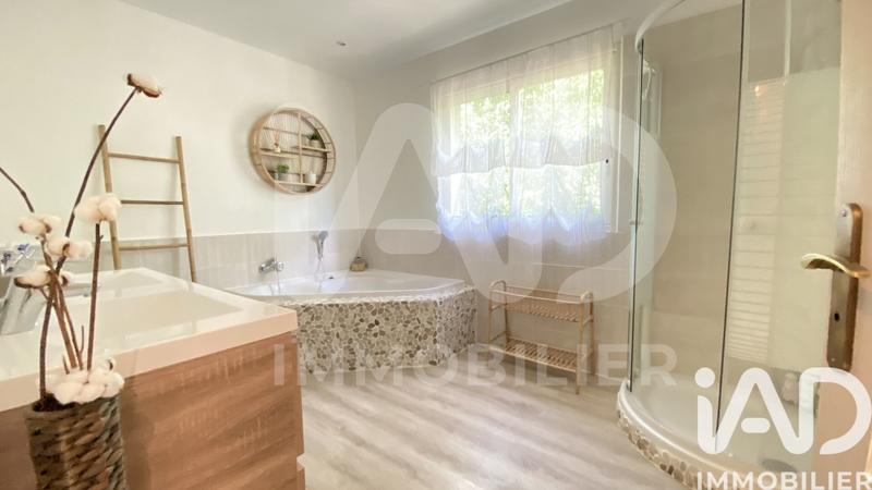 Maison - 212 m² - 7 pièces