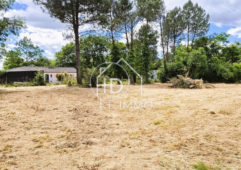 Terrain constructible - 1 642 m²