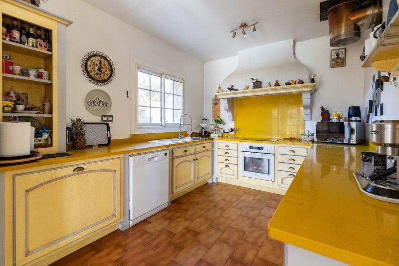 Maison - 222 m² - 8 pièces