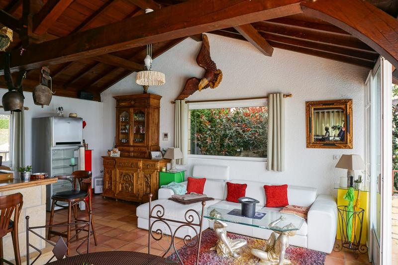 Propriété - 240 m² - 8 pièces