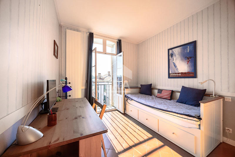 Appartement - 140 m² - 6 pièces