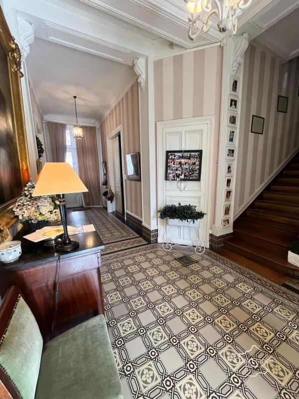 Propriété - 352 m² - 12 pièces