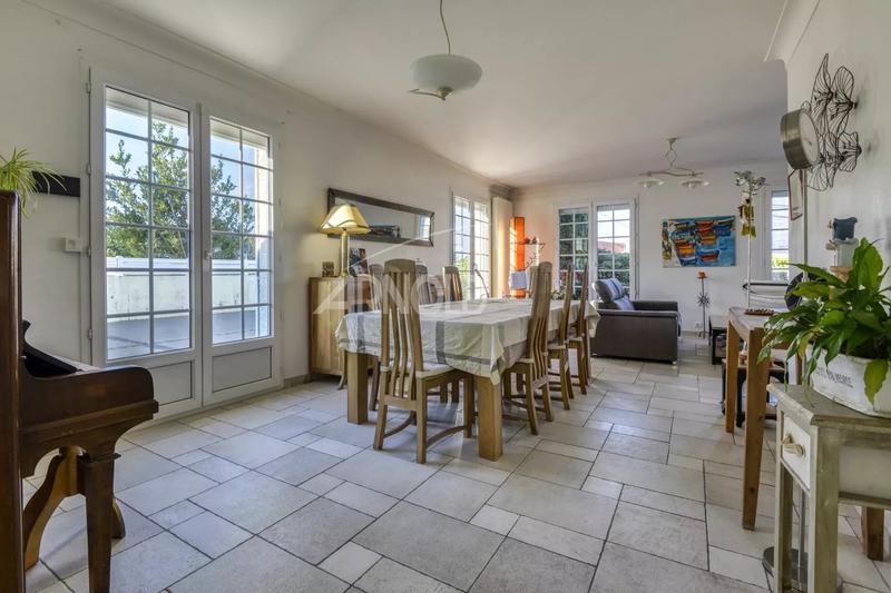 Maison - 227 m² - 6 pièces