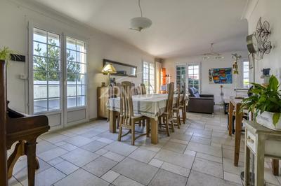 Maison - 227 m² - 6 pièces