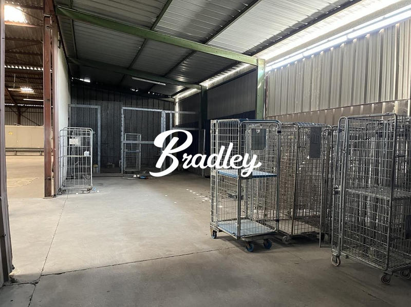 Entrepôt - 1 400 m²