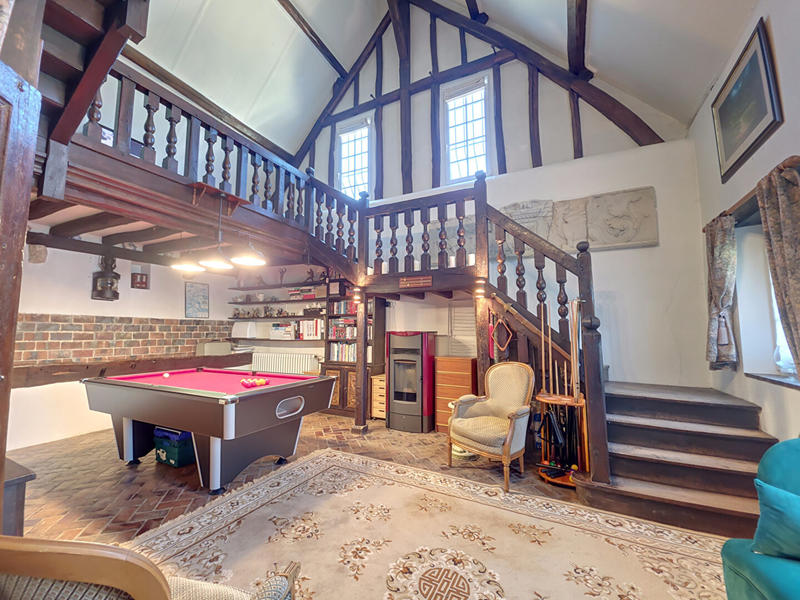 Maison - 261 m² - 11 pièces