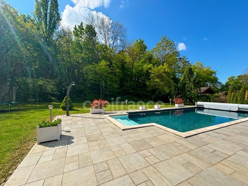 Maison - 261 m² - 7 pièces