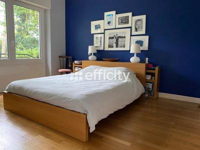 Maison - 208 m² - 10 pièces