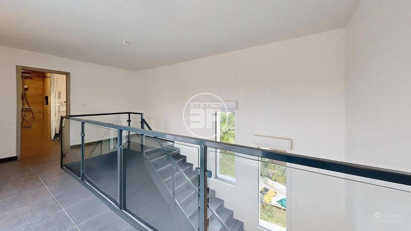 Maison - 250 m² - 7 pièces