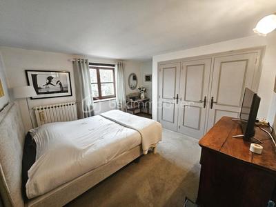 Maison - 235 m² - 7 pièces