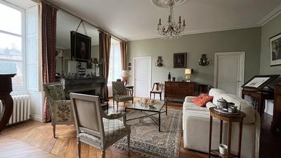 Maison - 240 m² - 8 pièces