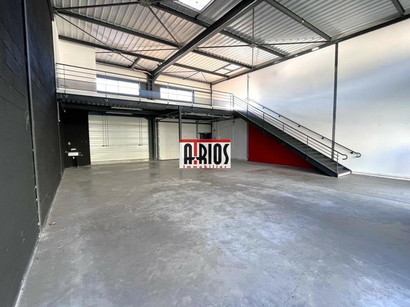 Entrepôt - 215 m²