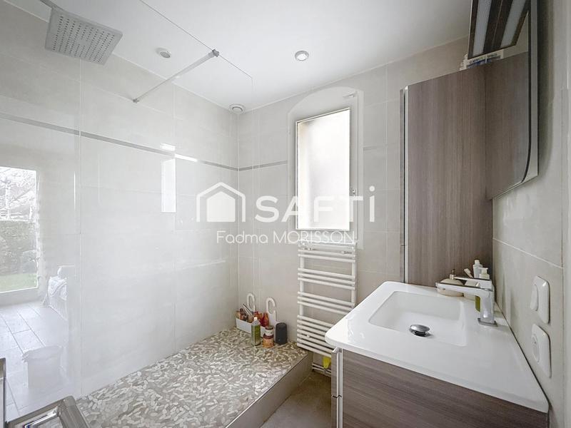 Maison - 207 m² - 7 pièces