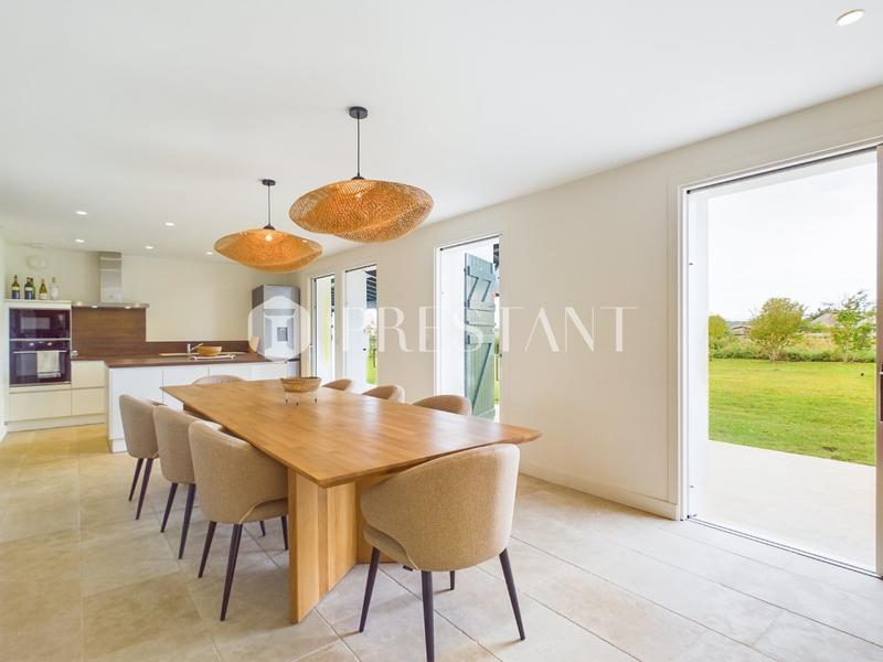 Maison - 410 m² - 10 pièces