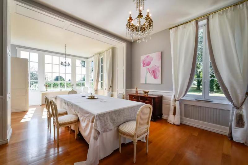 Demeure - 450 m² - 12 pièces