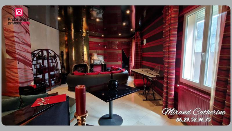 Maison - 260 m² - 12 pièces