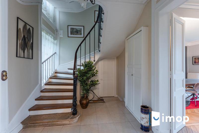 Maison - 234 m² - 7 pièces