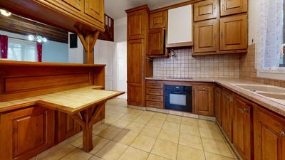 Maison - 233 m² - 7 pièces