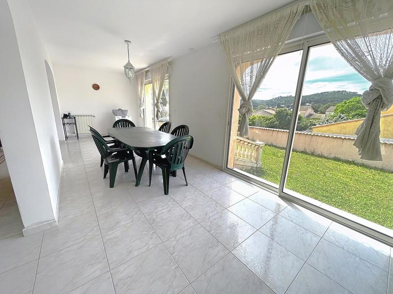 Maison - 220 m² - 5 pièces