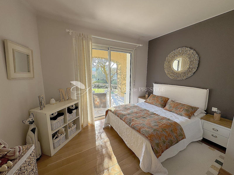 Villa - 250 m² - 6 pièces