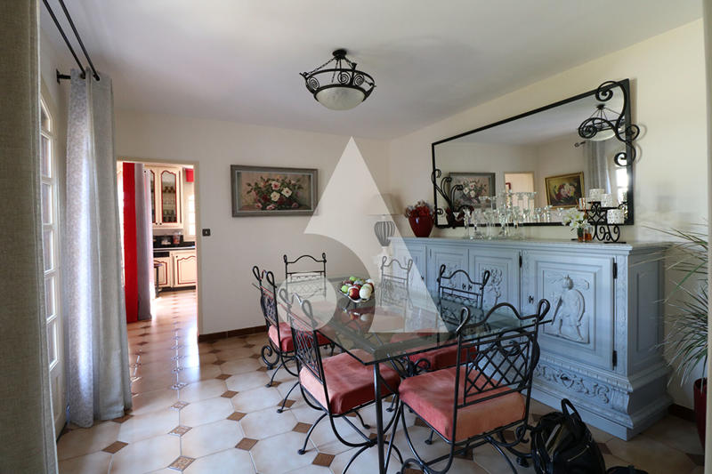 Maison - 168 m² - 9 pièces