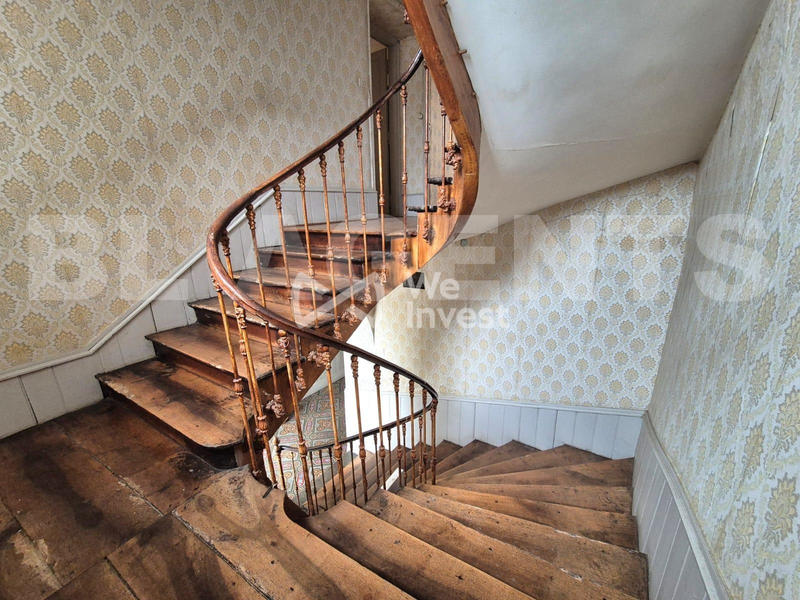 Maison - 245 m² - 7 pièces