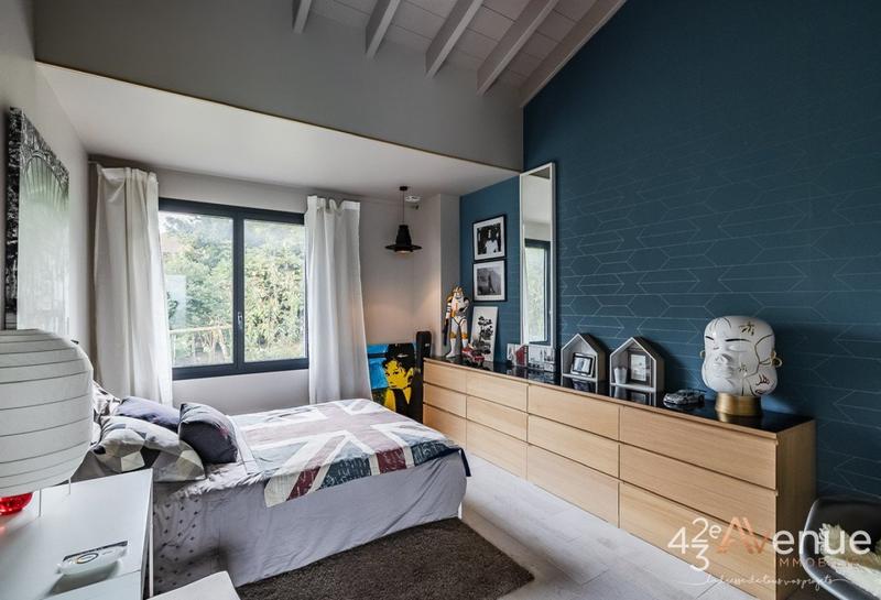 Maison - 250 m² - 8 pièces