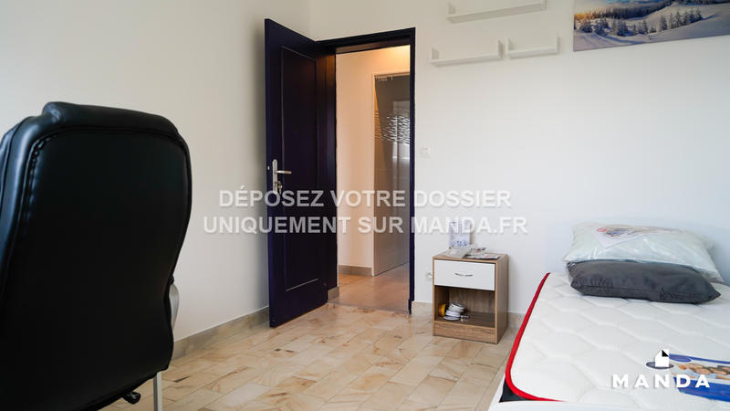 Chambre - 11 m² - 5 pièces