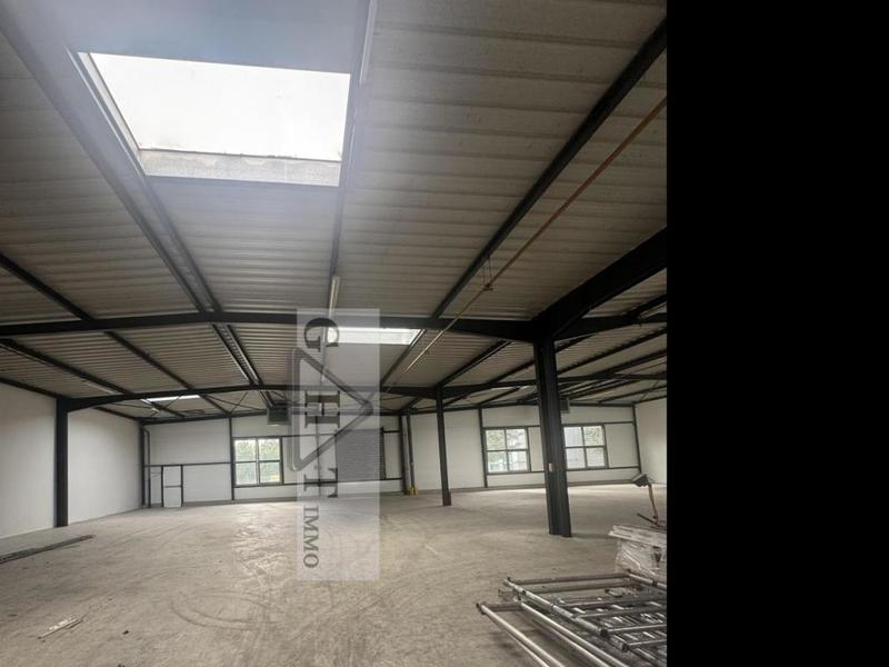 Entrepôt - 892 m²