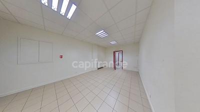 Bureau - 150 m² - 9 pièces