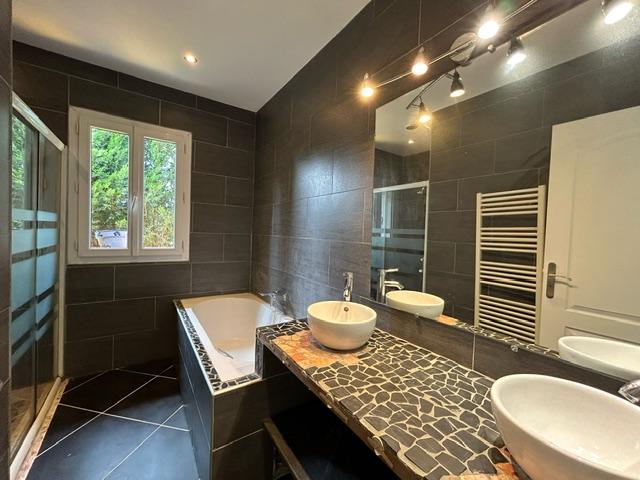 Maison - 95 m² - 4 pièces