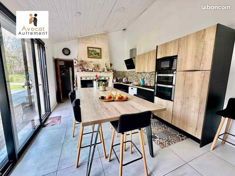 Propriété - 380 m² - 10 pièces