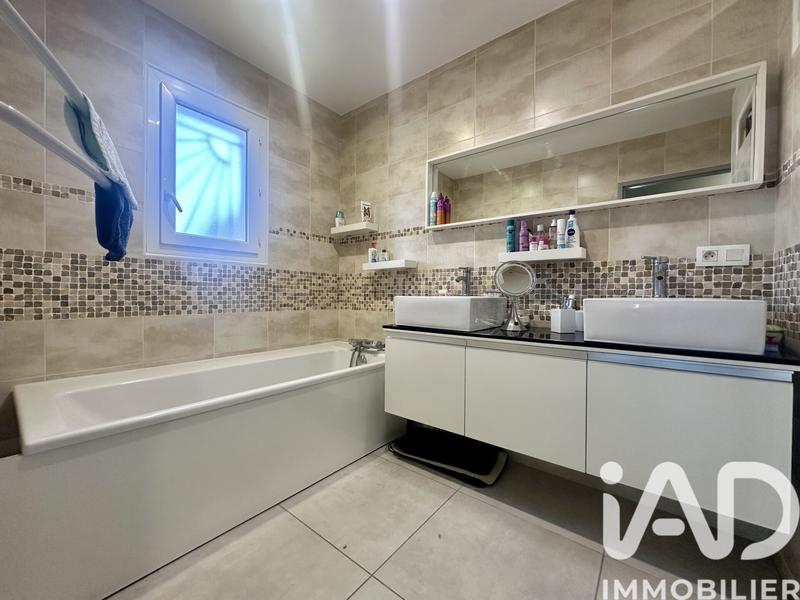 Maison - 210 m² - 5 pièces