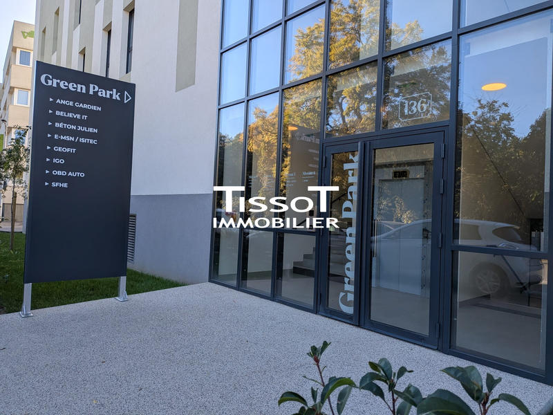 Bureau - 125 m² - 1 pièce