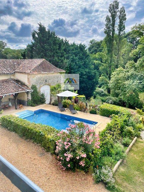 Maison - 283 m² - 8 pièces