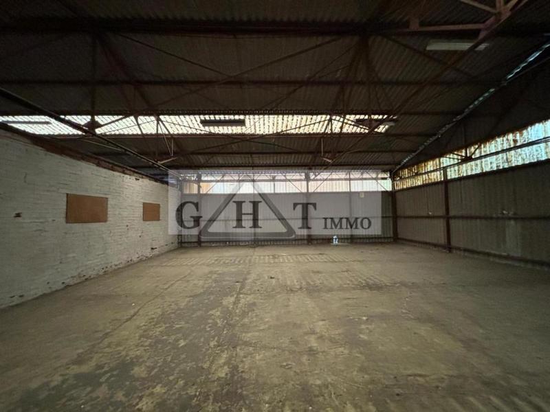 Entrepôt - 1 075 m²