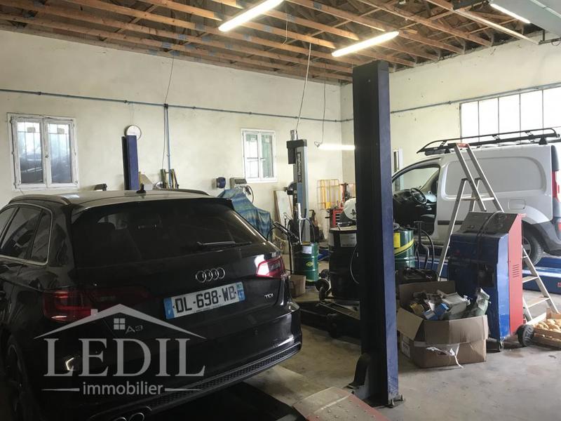 Divers - 250 m² - 1 pièce