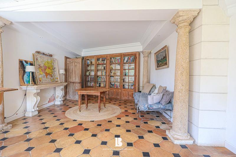 Maison - 218 m² - 9 pièces