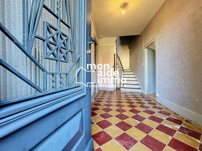 Maison - 305 m² - 8 pièces