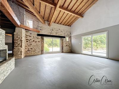 Maison - 463 m² - 9 pièces