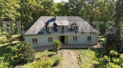 Maison traditionnelle - 250 m² - 8 pièces