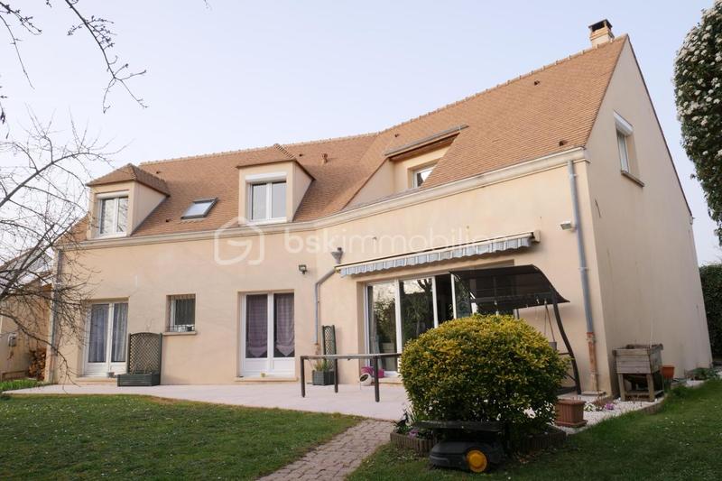 Maison - 185 m² - 8 pièces