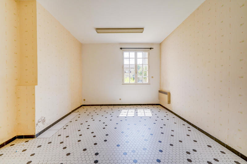 Maison - 250 m² - 11 pièces