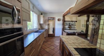 Maison traditionnelle - 137 m² - 6 pièces